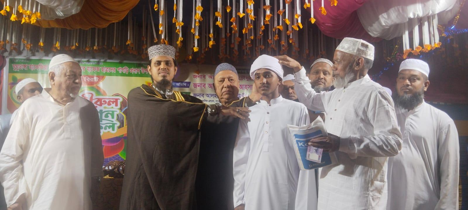 ঘুঘুডাঙ্গা হাফেজিয়া ক্বারিয়ানা মাদরাসায় হাফেজ ছাত্রদের পাগড়ি প্রদান অনুষ্ঠিত।।