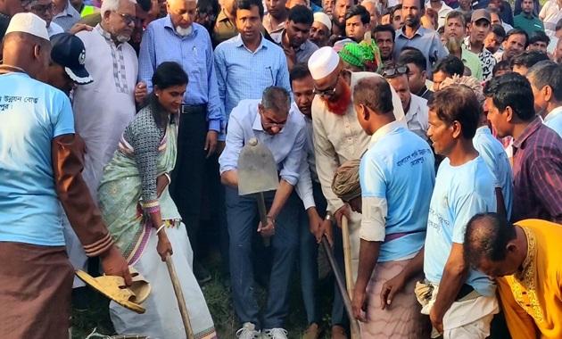 মেহেরপুরে জিয়া খালের পুনঃ: খনন কাজের উদ্বোধন করেন  পানি সম্পদ মন্ত্রী শহীদ উদ্দিন চৌধুরী এ্যানী।।
