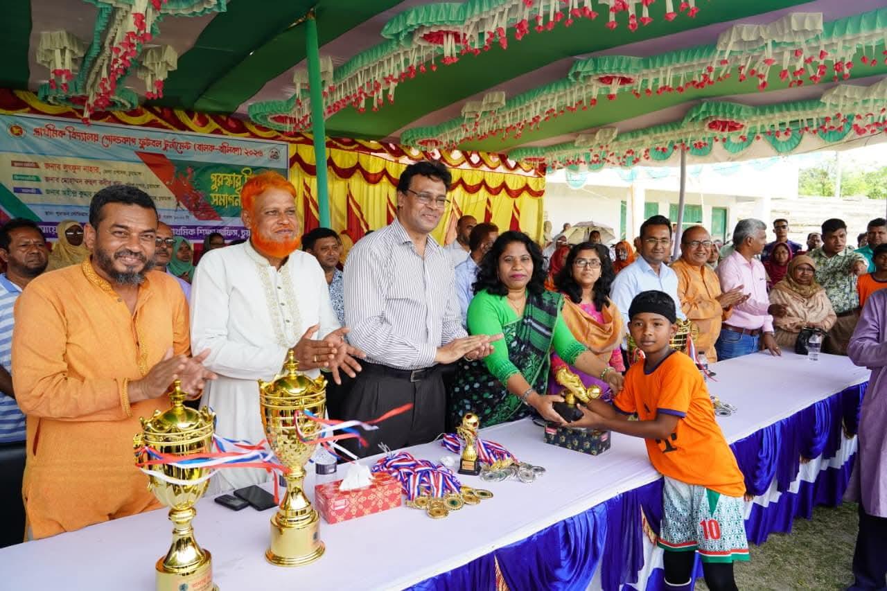 শিশুদের উচ্ছ্বাসে মুখর পুরাতন স্টেডিয়াম চুয়াডাঙ্গায় শেষ হলো প্রাথমিক বিদ্যালয় গোল্ডকাপ ফুটবল টুর্নামেন্ট-২০২৬।